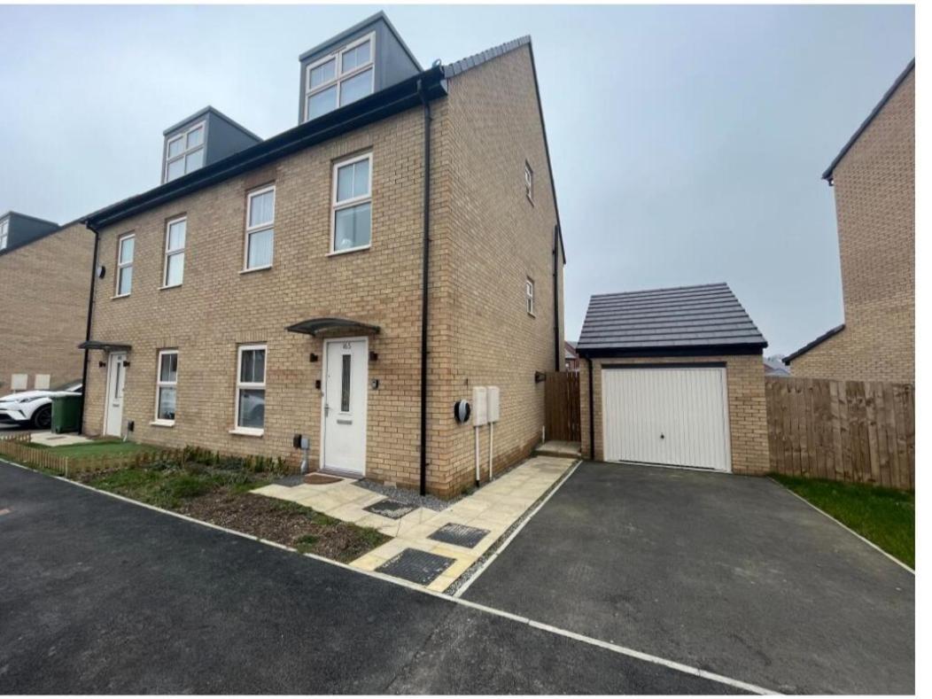 Beautiful New Family Home Leeds  Extérieur photo