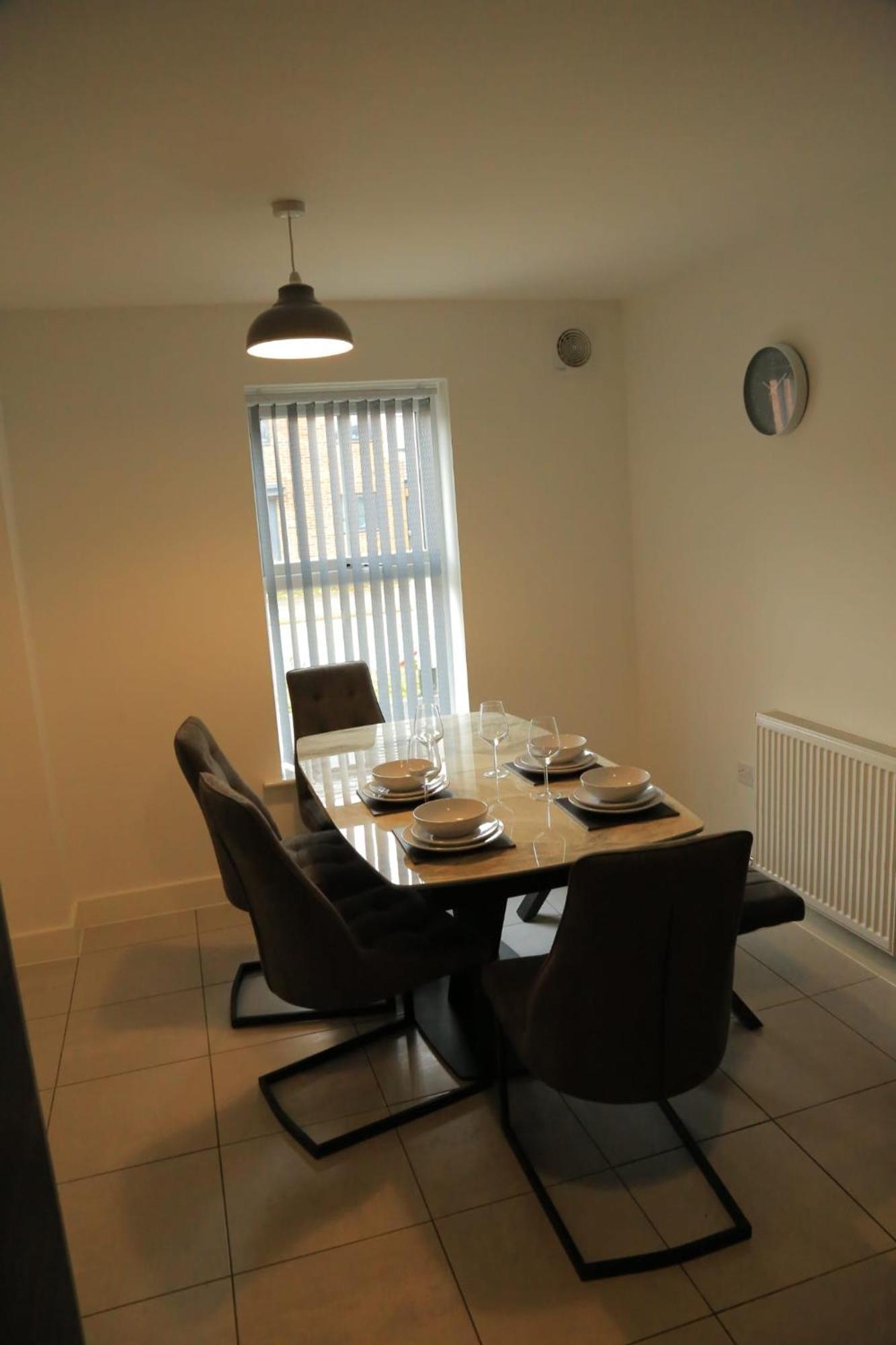 Beautiful New Family Home Leeds  Extérieur photo